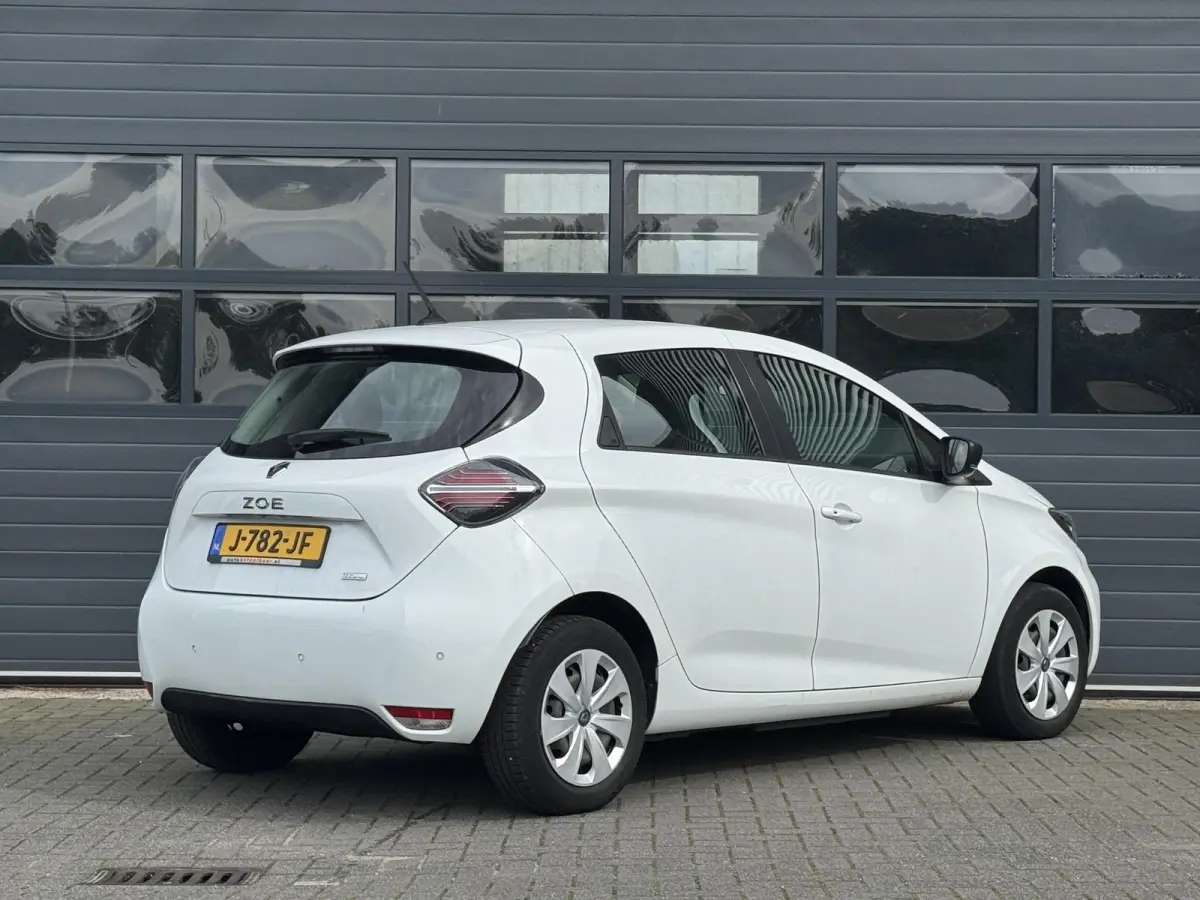 R110 LIFE 52 kWh I KOOPACCU I NAVIGATIESYSTEEM I P-SENSOREN I CLIMATE CONTROL