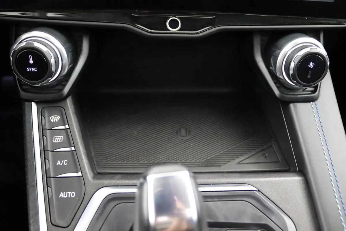1.5*PLUG-IN*NAVI*PANO*CAM*ACC*CARPLAY*ECC*LED*