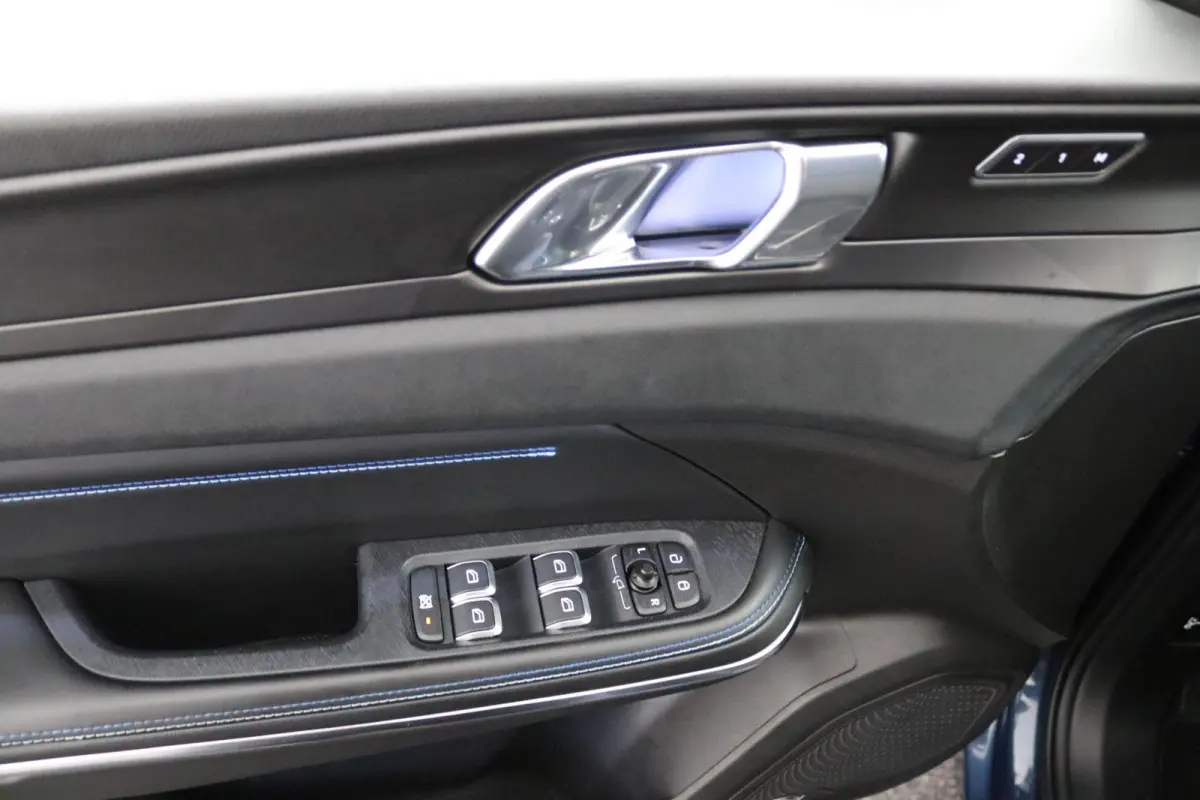 1.5*PLUG-IN*NAVI*PANO*CAM*ACC*CARPLAY*ECC*LED*