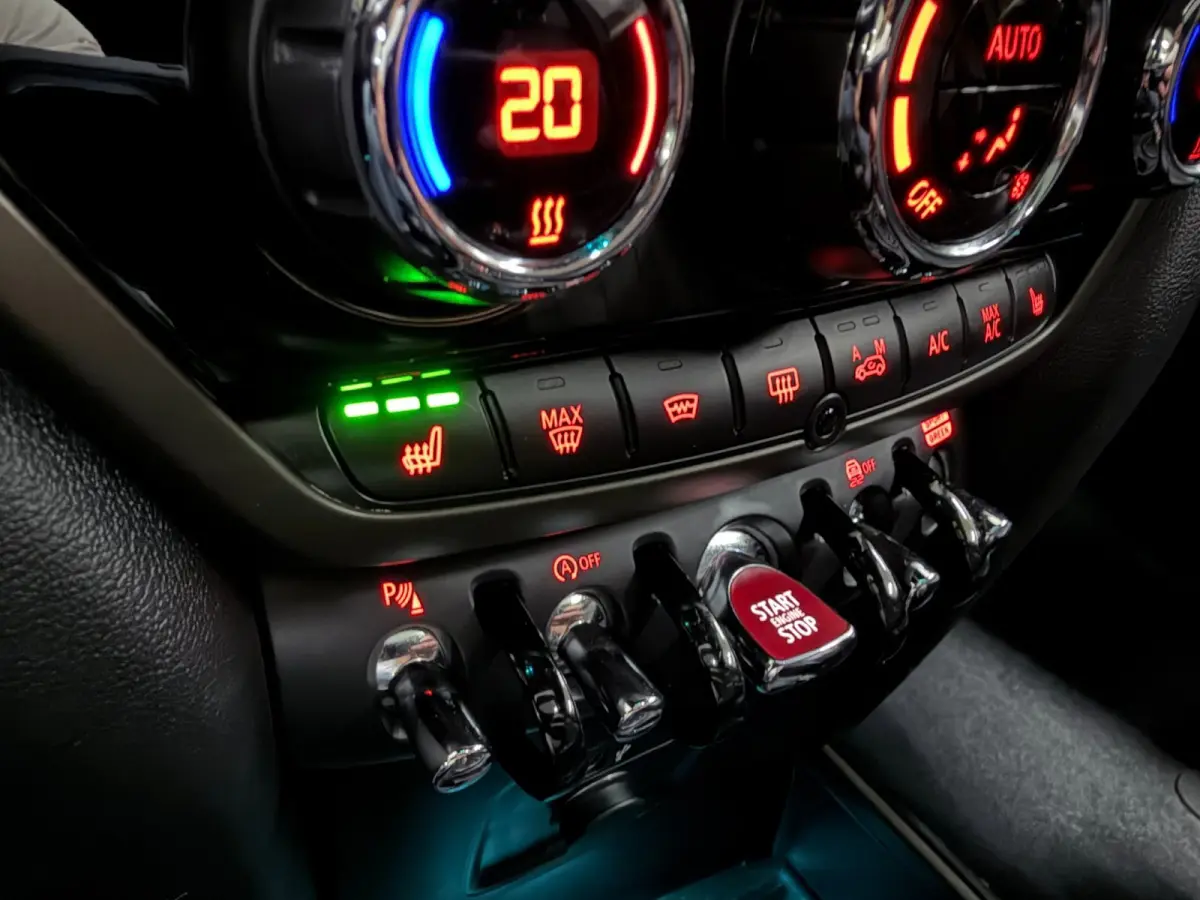 1.5 Cooper Chili PANO/LEDER/H-KARDON/NAVI/CAM/CARPLAY/ECC/PDC///