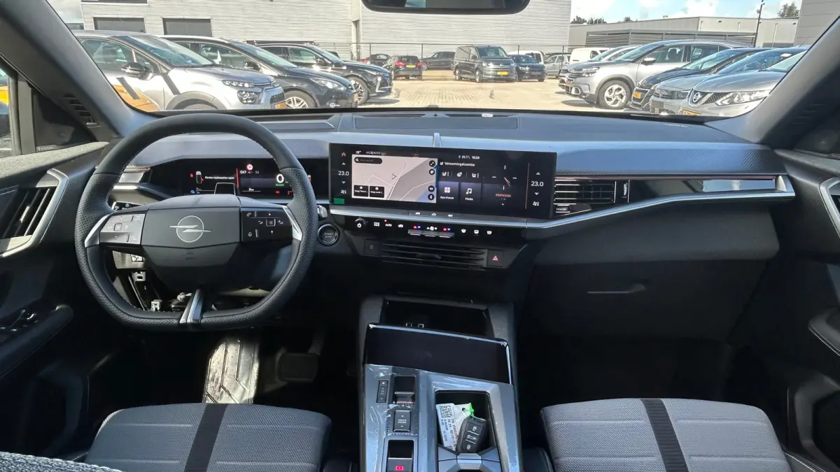 GS - PHEV | Draadloze telefoonlader (Inductie) | Elektronische klimaatregeling met twee zones | LED dagrijverlichting