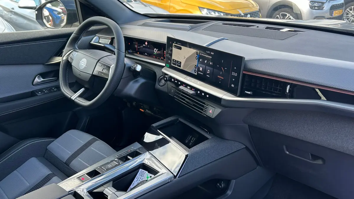 GS - PHEV | Draadloze telefoonlader (Inductie) | Elektronische klimaatregeling met twee zones | LED dagrijverlichting