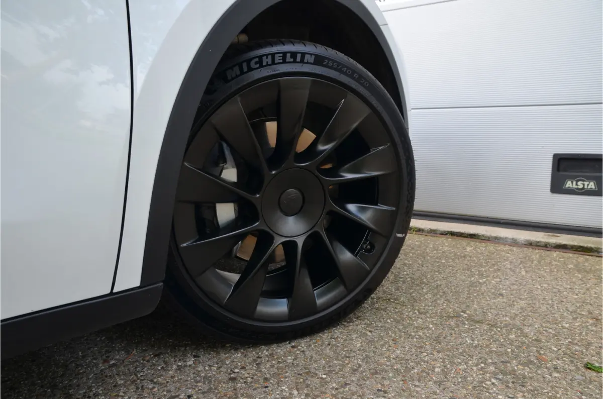 RWD 58 kWh 20" Alu, AutoPilot3.0 Ryzen