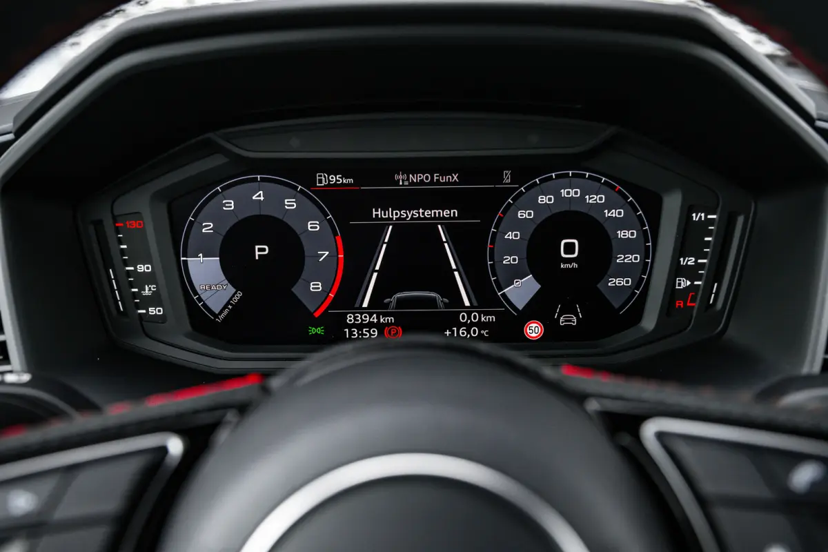 25 TFSI S edition | Stoelverwarming | Adaptive Cruise Control | | Apple Carplay/Android Auto|telefoonintegratie premium | Cruise control adaptief | Extra getint glas