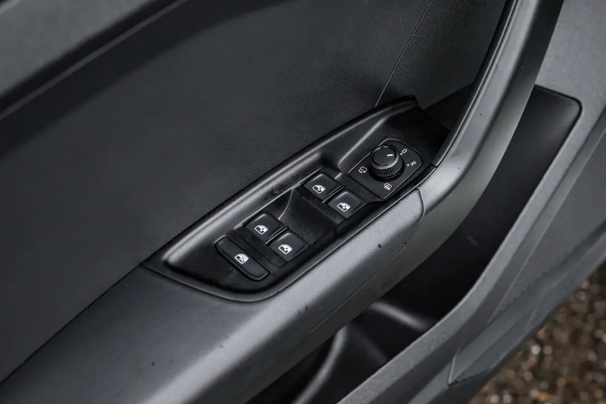 25 TFSI S edition | Stoelverwarming | Adaptive Cruise Control | | Apple Carplay/Android Auto|telefoonintegratie premium | Cruise control adaptief | Extra getint glas
