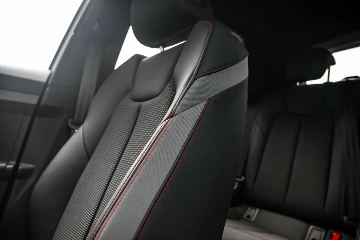 25 TFSI S edition | Stoelverwarming | Adaptive Cruise Control | | Apple Carplay/Android Auto|telefoonintegratie premium | Cruise control adaptief | Extra getint glas