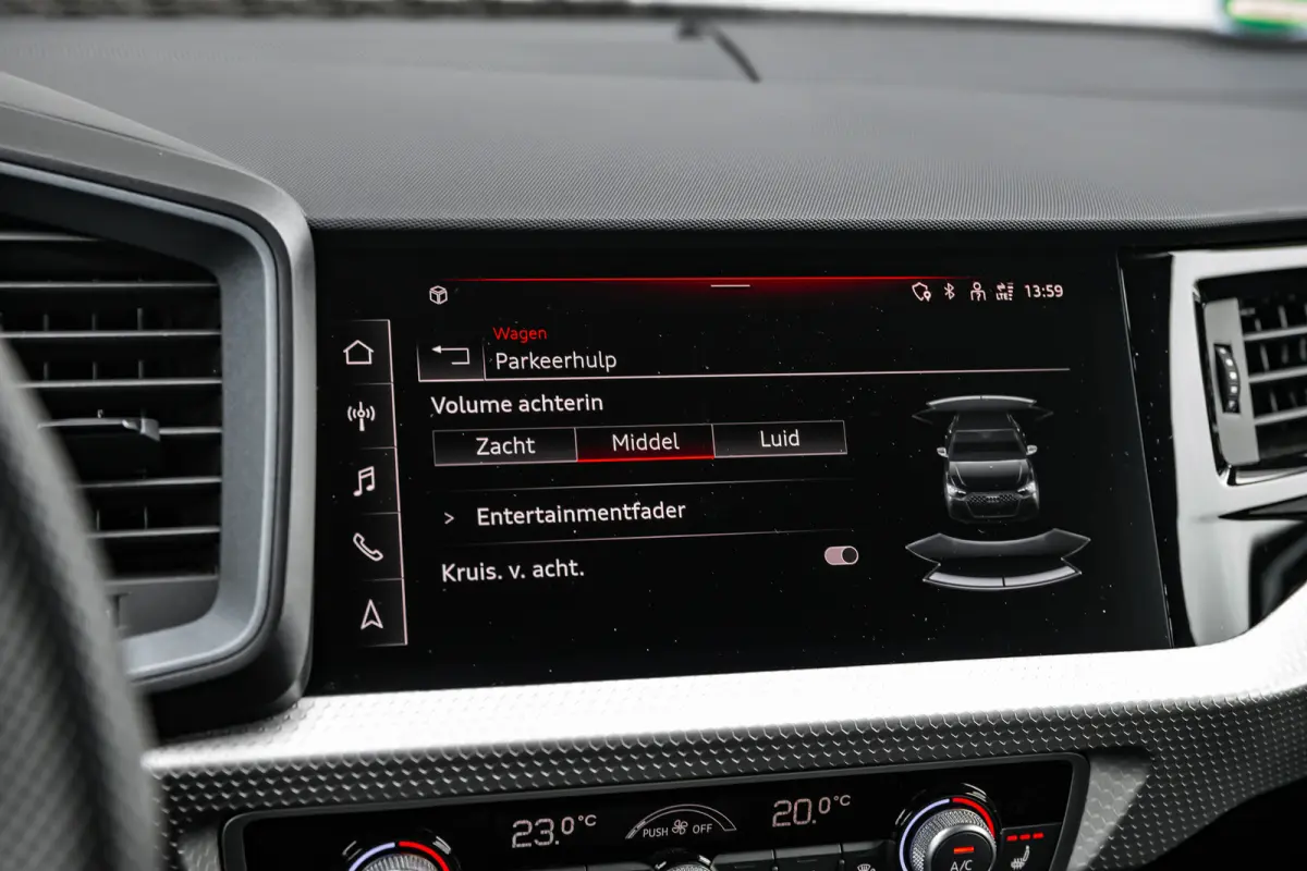25 TFSI S edition | Stoelverwarming | Adaptive Cruise Control | | Apple Carplay/Android Auto|telefoonintegratie premium | Cruise control adaptief | Extra getint glas