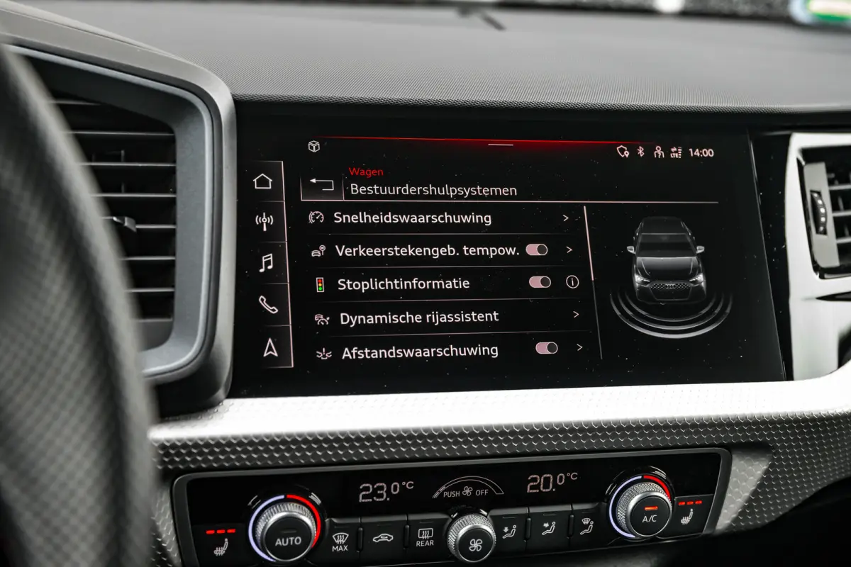 25 TFSI S edition | Stoelverwarming | Adaptive Cruise Control | | Apple Carplay/Android Auto|telefoonintegratie premium | Cruise control adaptief | Extra getint glas