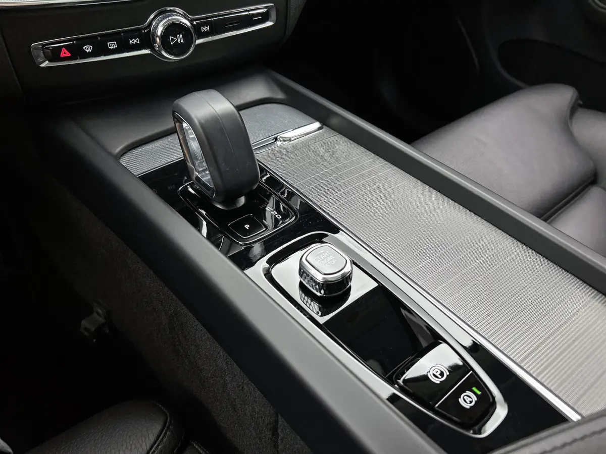 2.0 T6 Plug-in LongRange SOH 100% / AWD Plus Bright / Panoramadak / Pdc+Camera / NL.Auto / Stoel-Stuurverwarming / Apk 02-2027