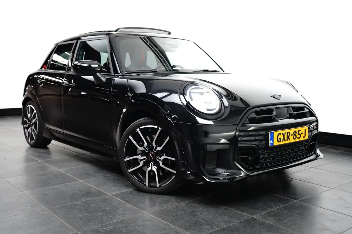 2.0 Cooper S John Cooper Works XL 204 pk | Achteruitrijcamera | Panoramadak | Apple Carplay |