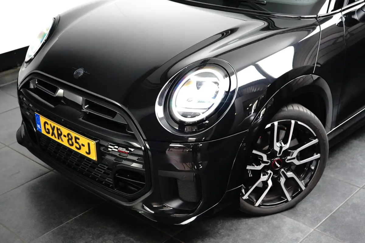 2.0 Cooper S John Cooper Works XL 204 pk | Achteruitrijcamera | Panoramadak | Apple Carplay |