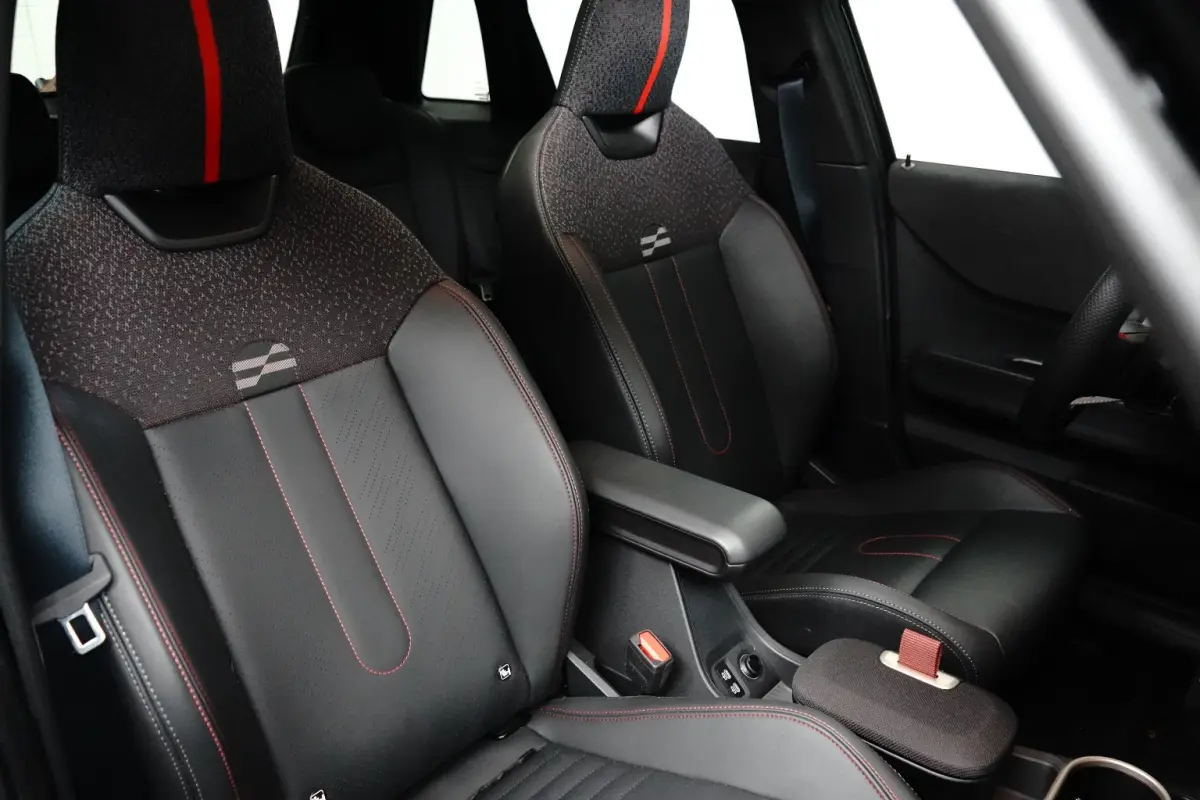 2.0 Cooper S John Cooper Works XL 204 pk | Achteruitrijcamera | Panoramadak | Apple Carplay |