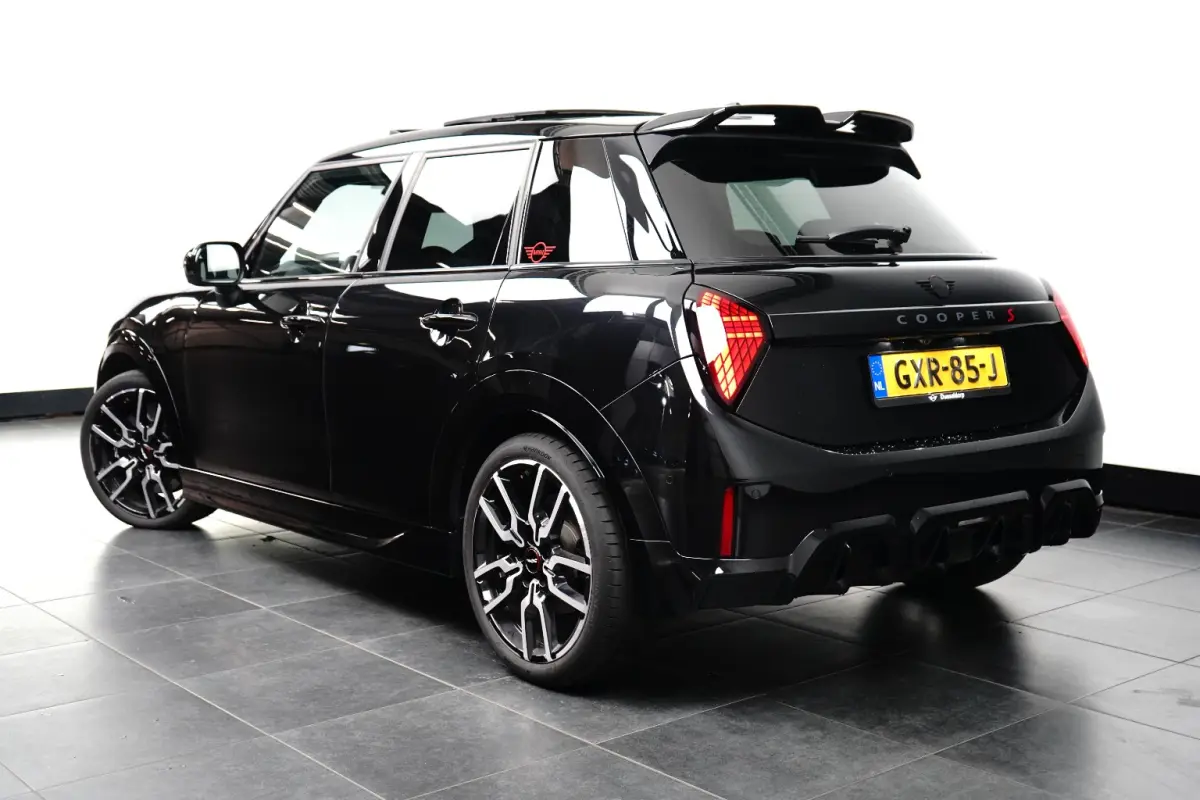 2.0 Cooper S John Cooper Works XL 204 pk | Achteruitrijcamera | Panoramadak | Apple Carplay |