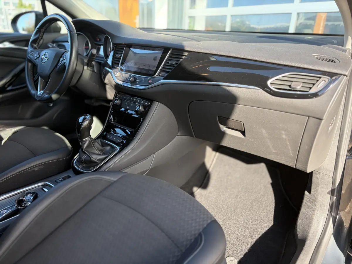 1.4 Turbo S/S 125pk | Apple Carplay/Android Auto | Cruise control | Electronic climate control | Kofferbak elektrisch bedienbaar | LED koplampen | Navigatiesysteem full map | Parkeersensor v