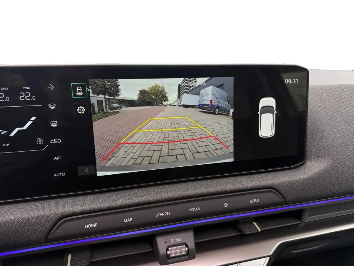 Plus Advanced 61 kWh Demonstratie auto | Leverbaar vanaf maart 2027 | Schuifdak | Stoel + Stuurverwarming |