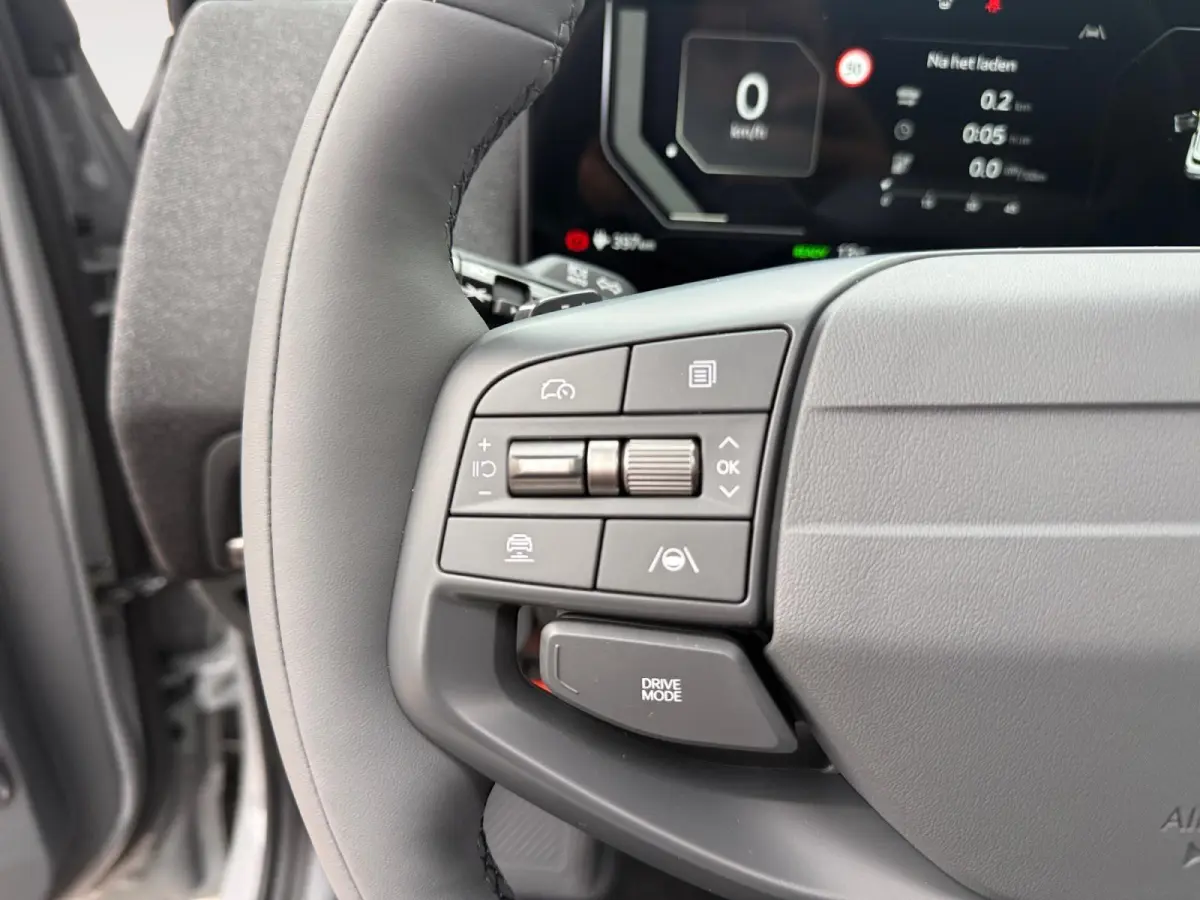 Plus Advanced 61 kWh Demonstratie auto | Leverbaar vanaf maart 2027 | Schuifdak | Stoel + Stuurverwarming |