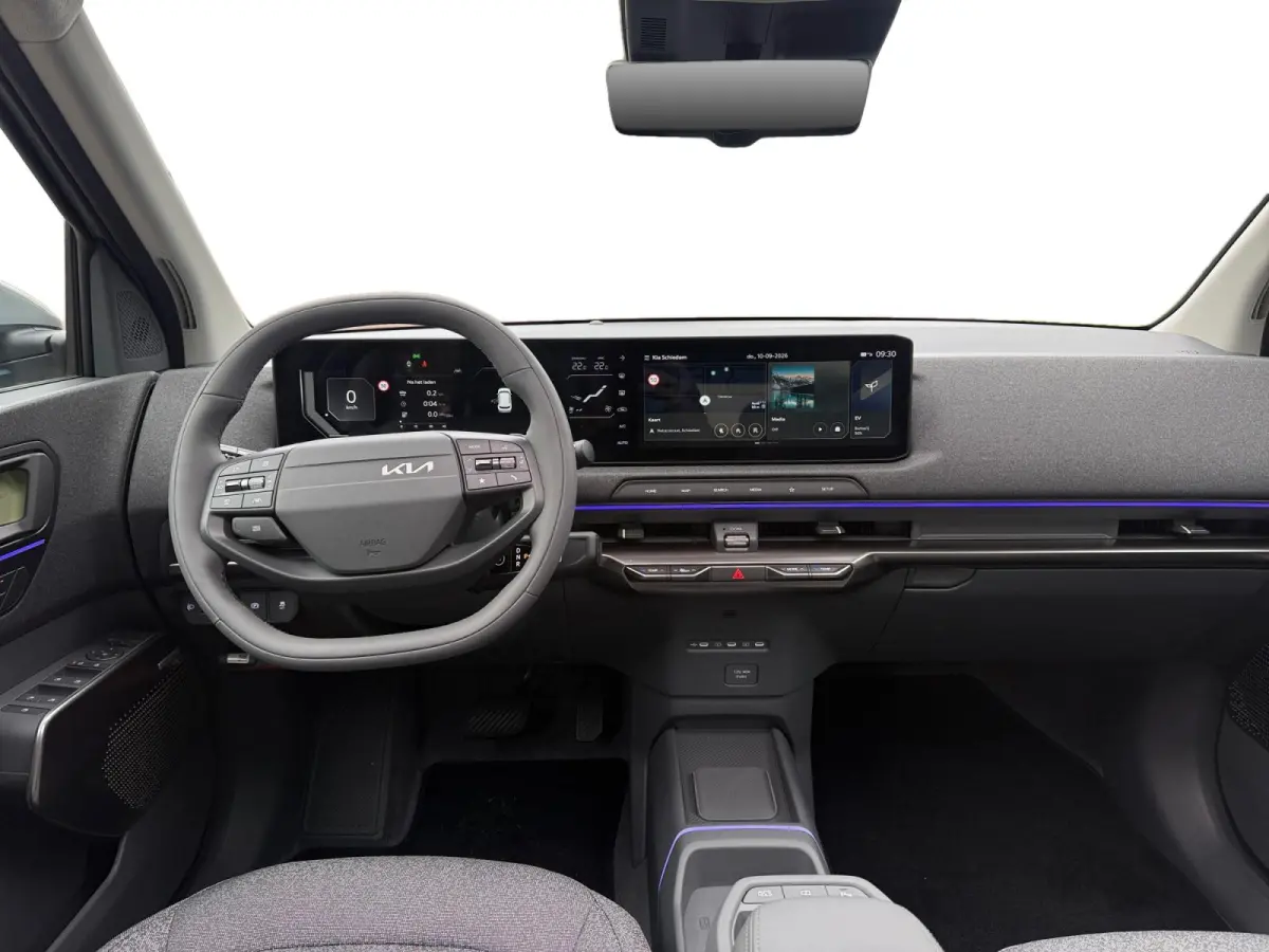 Plus Advanced 61 kWh Demonstratie auto | Leverbaar vanaf maart 2027 | Schuifdak | Stoel + Stuurverwarming |