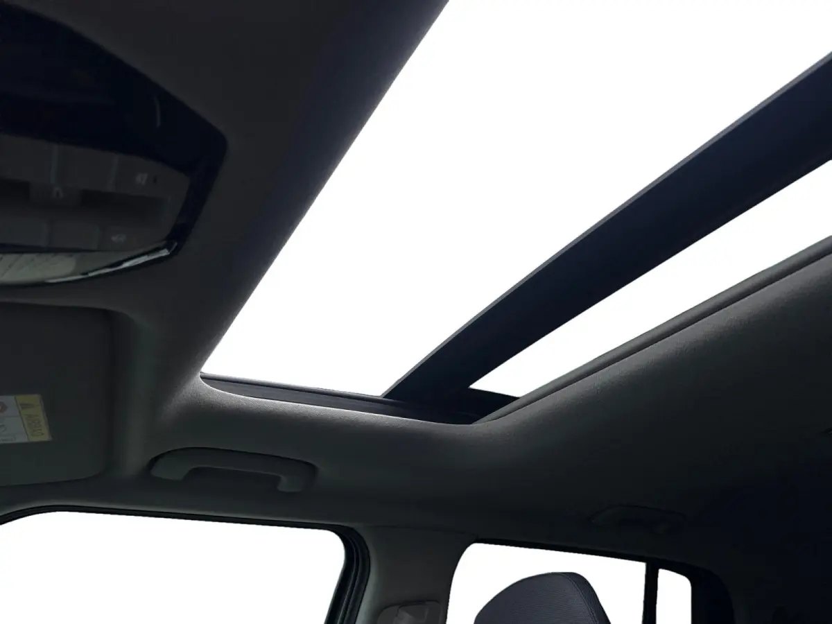 Plus Advanced 61 kWh Demonstratie auto | Leverbaar vanaf maart 2027 | Schuifdak | Stoel + Stuurverwarming |