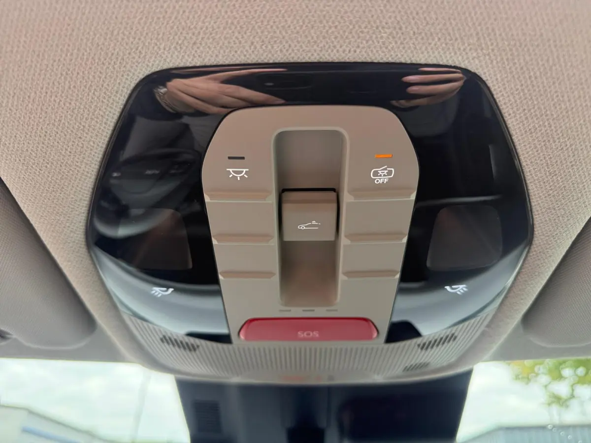 Plus Advanced 61 kWh Demonstratie auto | Leverbaar vanaf maart 2027 | Schuifdak | Stoel + Stuurverwarming |