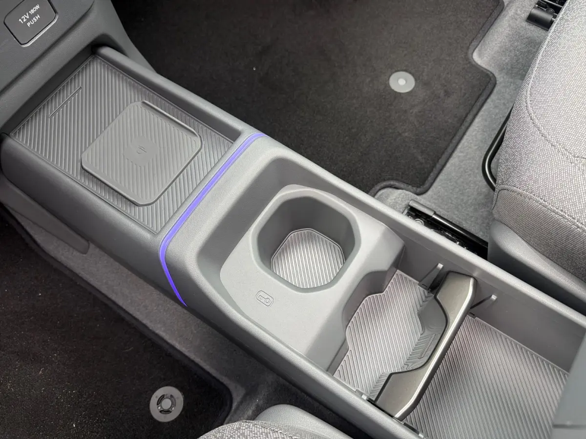 Plus Advanced 61 kWh Demonstratie auto | Leverbaar vanaf maart 2027 | Schuifdak | Stoel + Stuurverwarming |