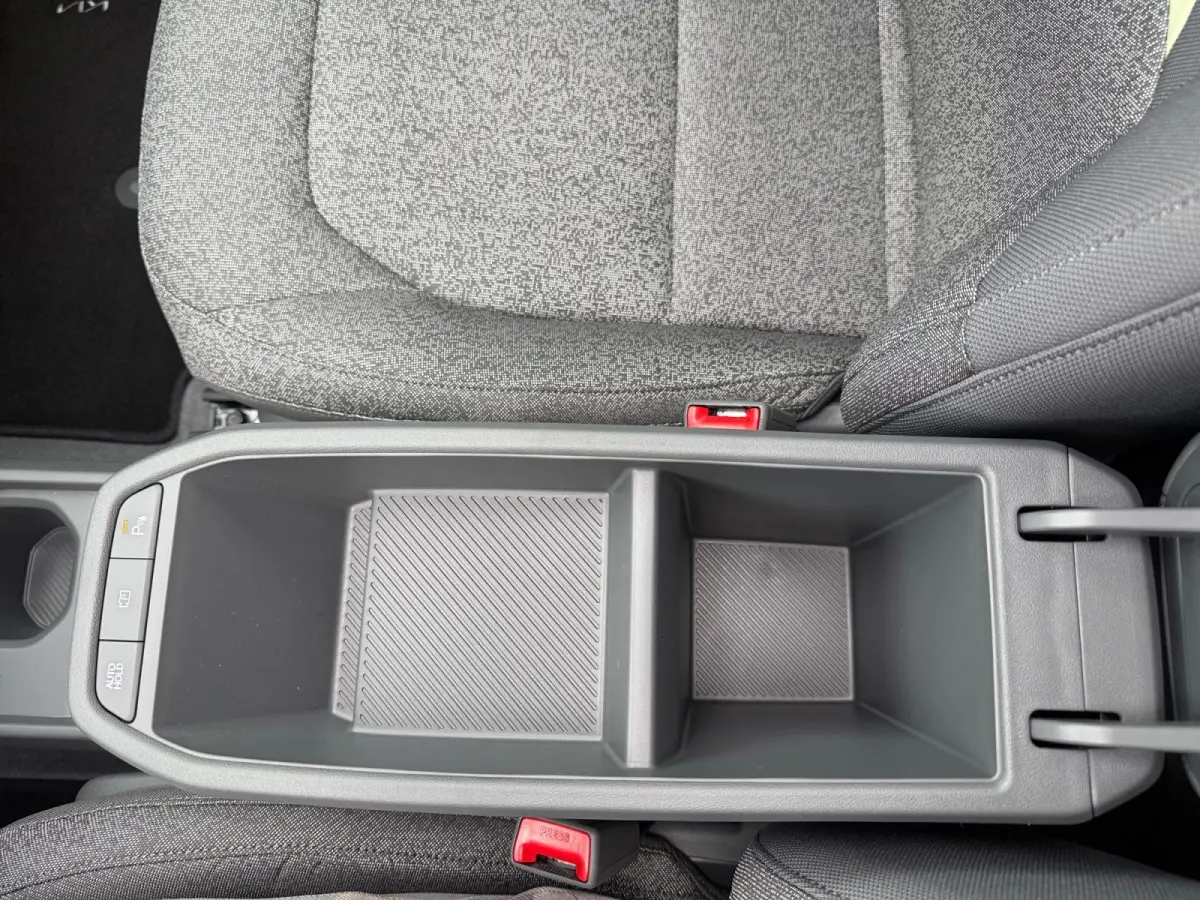 Plus Advanced 61 kWh Demonstratie auto | Leverbaar vanaf maart 2027 | Schuifdak | Stoel + Stuurverwarming |