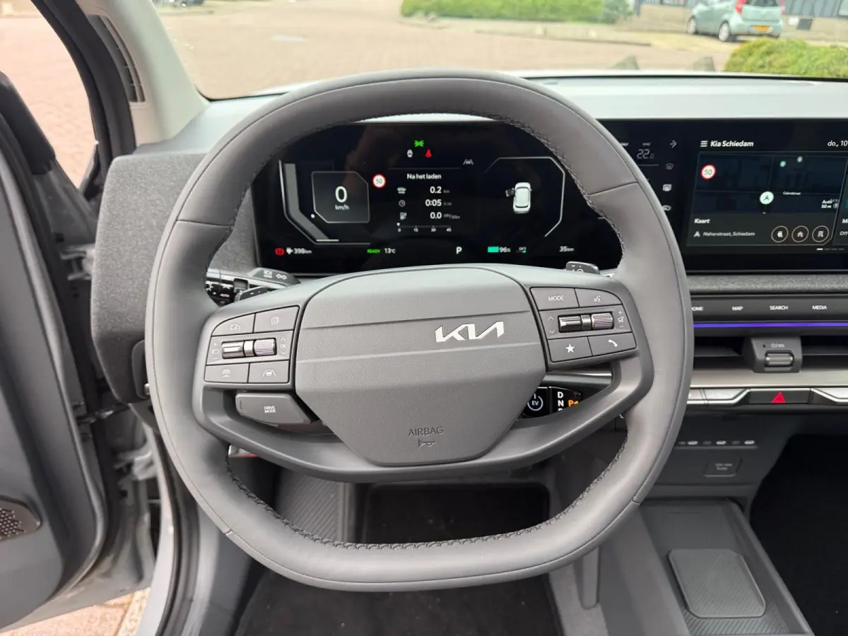 Plus Advanced 61 kWh Demonstratie auto | Leverbaar vanaf maart 2027 | Schuifdak | Stoel + Stuurverwarming |