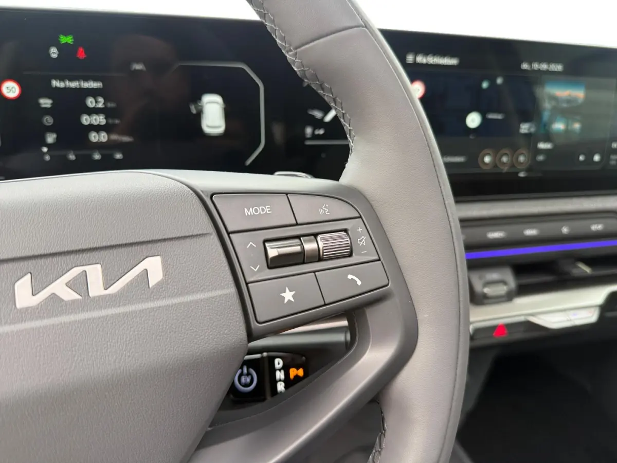 Plus Advanced 61 kWh Demonstratie auto | Leverbaar vanaf maart 2027 | Schuifdak | Stoel + Stuurverwarming |