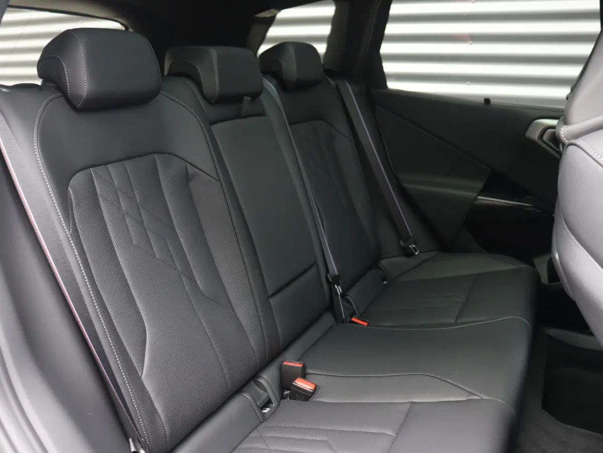 30e xDrive | M Sport Pro | SOH 100% | Trekhaak | Head-Up | Panodak | Driving Assistant Prof. | Parking Assistant Plus | Stoelventilatie | Adaptief Onderstel | Harman Kardon | Comfort Access 