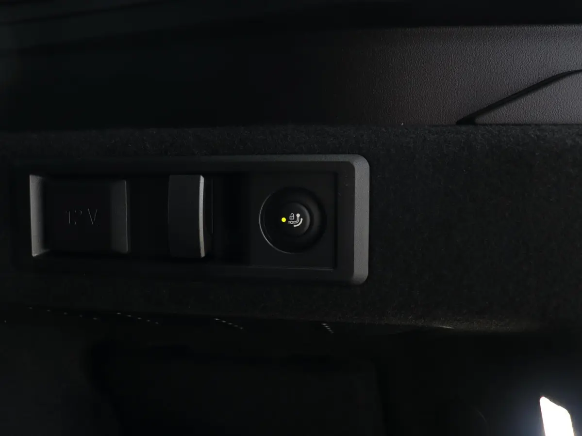 30e xDrive | M Sport Pro | SOH 100% | Trekhaak | Head-Up | Panodak | Driving Assistant Prof. | Parking Assistant Plus | Stoelventilatie | Adaptief Onderstel | Harman Kardon | Comfort Access 