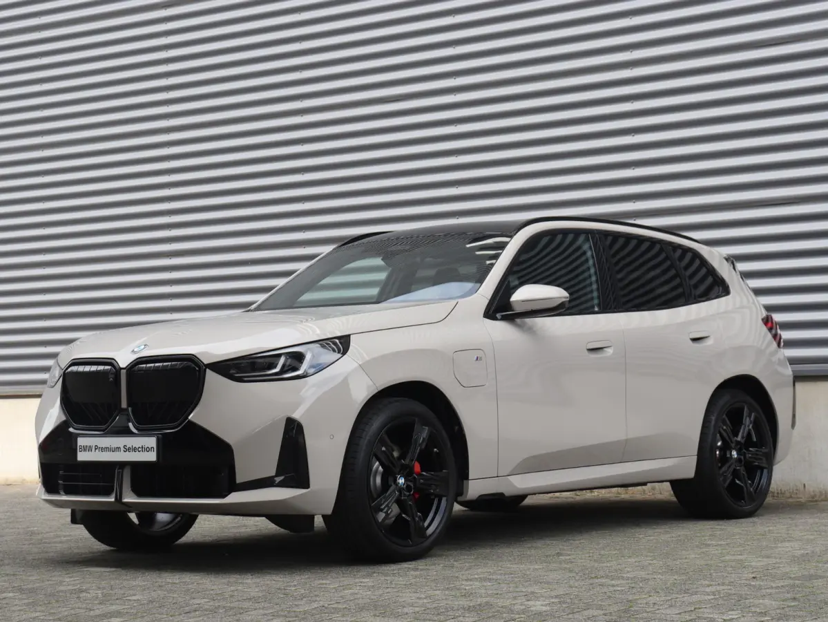 30e xDrive | M Sport Pro | SOH 100% | Trekhaak | Head-Up | Panodak | Driving Assistant Prof. | Parking Assistant Plus | Stoelventilatie | Adaptief Onderstel | Harman Kardon | Comfort Access 
