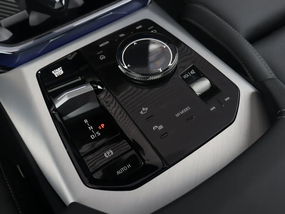 30e xDrive | M Sport Pro | SOH 100% | Trekhaak | Head-Up | Panodak | Driving Assistant Prof. | Parking Assistant Plus | Stoelventilatie | Adaptief Onderstel | Harman Kardon | Comfort Access 