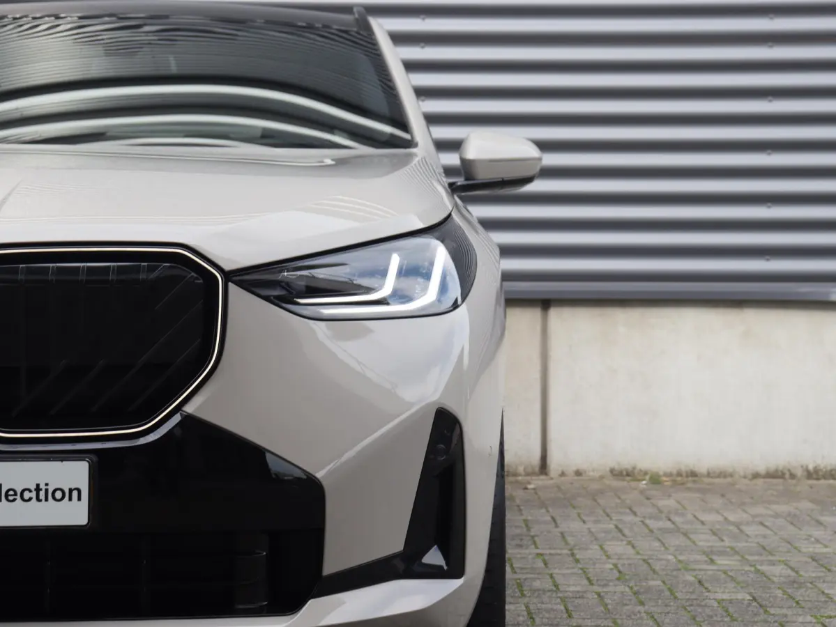 30e xDrive | M Sport Pro | SOH 100% | Trekhaak | Head-Up | Panodak | Driving Assistant Prof. | Parking Assistant Plus | Stoelventilatie | Adaptief Onderstel | Harman Kardon | Comfort Access 