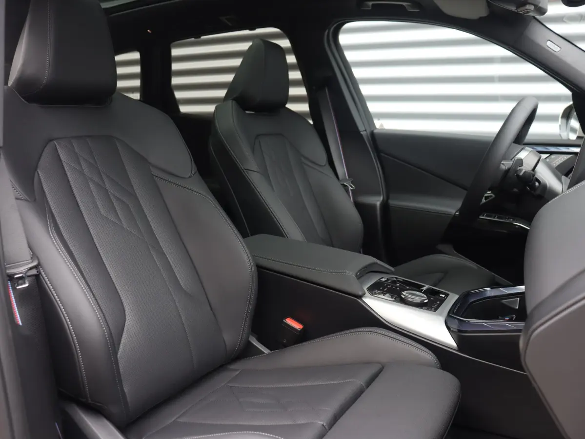 30e xDrive | M Sport Pro | SOH 100% | Trekhaak | Head-Up | Panodak | Driving Assistant Prof. | Parking Assistant Plus | Stoelventilatie | Adaptief Onderstel | Harman Kardon | Comfort Access 