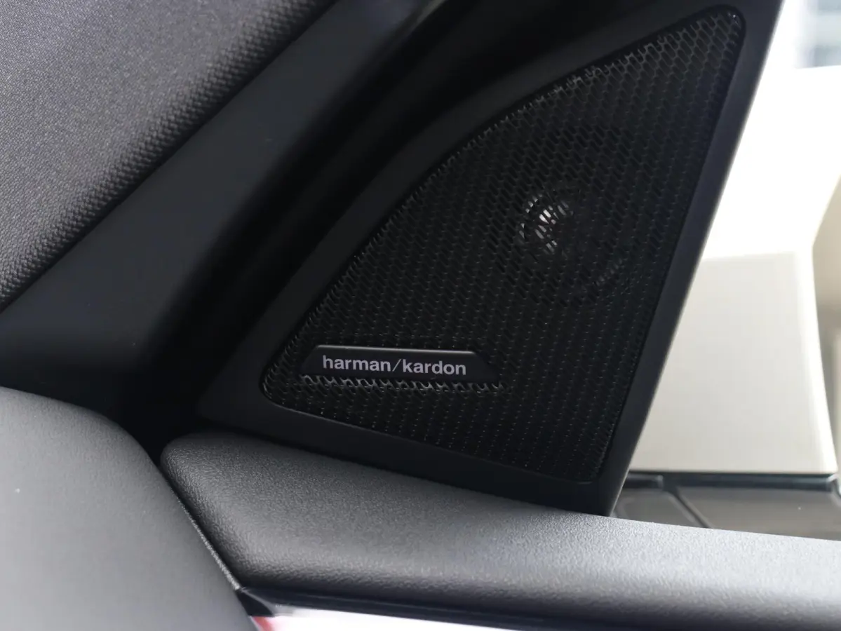 30e xDrive | M Sport Pro | SOH 100% | Trekhaak | Head-Up | Panodak | Driving Assistant Prof. | Parking Assistant Plus | Stoelventilatie | Adaptief Onderstel | Harman Kardon | Comfort Access 