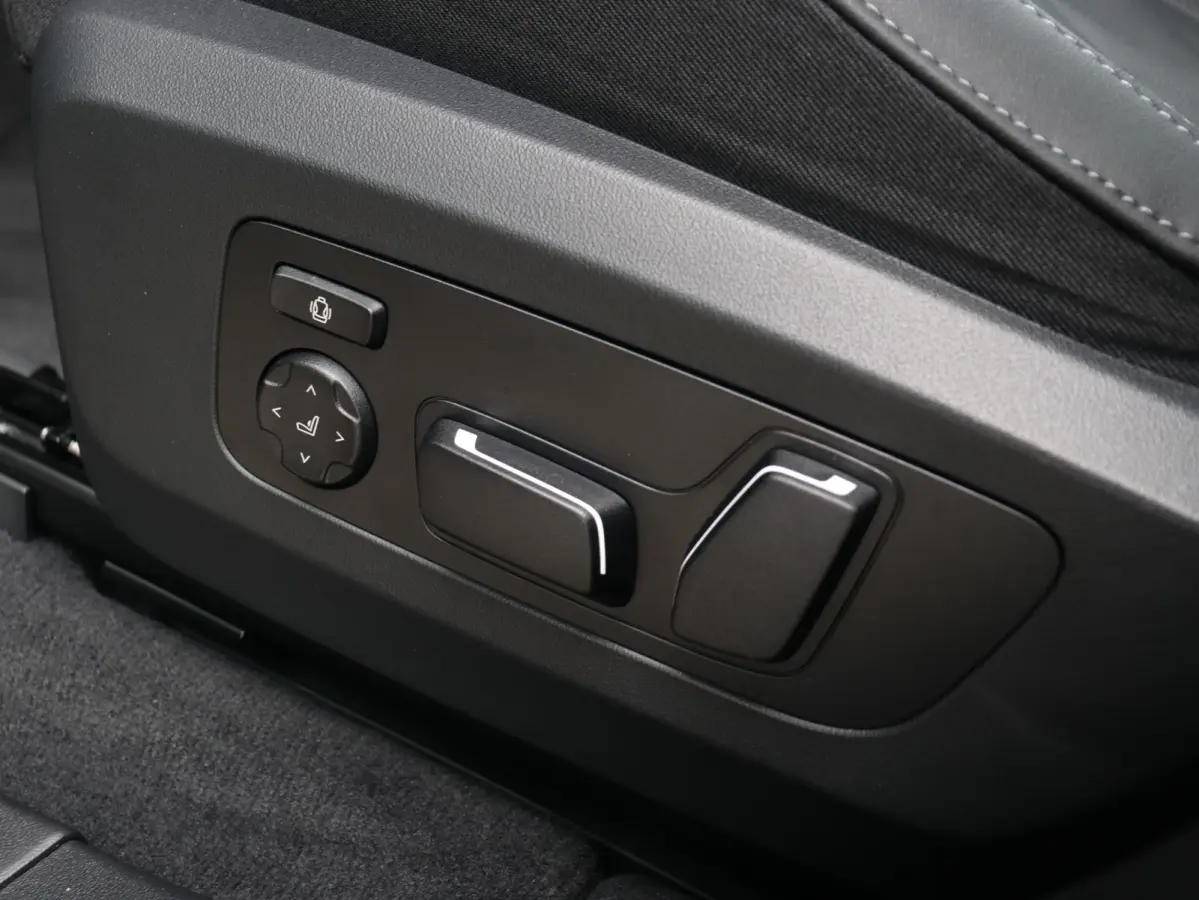 30e xDrive | M Sport Pro | SOH 100% | Trekhaak | Head-Up | Panodak | Driving Assistant Prof. | Parking Assistant Plus | Stoelventilatie | Adaptief Onderstel | Harman Kardon | Comfort Access 