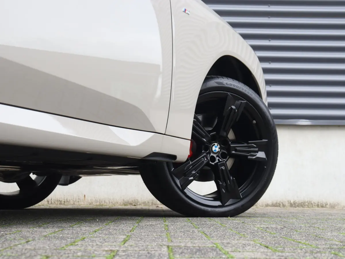 30e xDrive | M Sport Pro | SOH 100% | Trekhaak | Head-Up | Panodak | Driving Assistant Prof. | Parking Assistant Plus | Stoelventilatie | Adaptief Onderstel | Harman Kardon | Comfort Access 