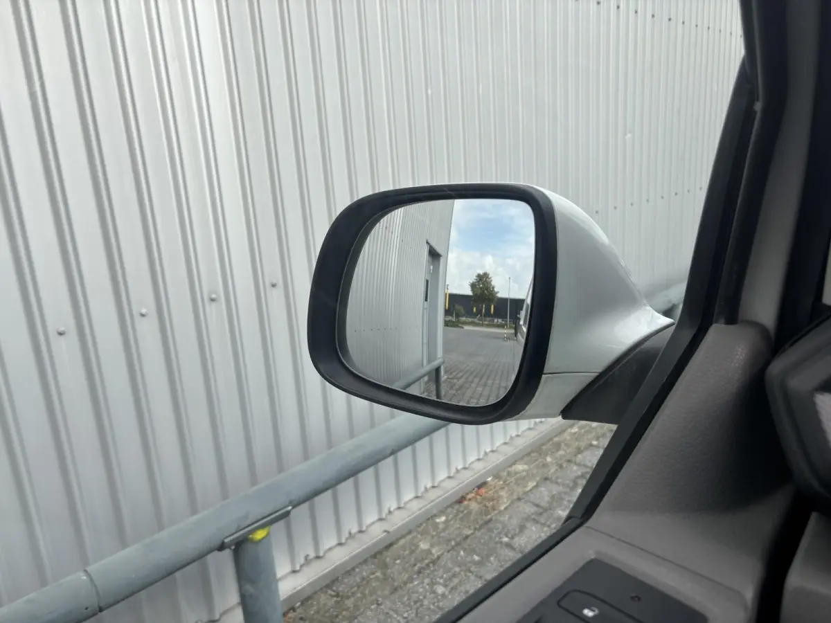 2.0 TDI L2H1*AUTOM*NAVI*CRUISE*HAAK*A/C*CAM*TEL(