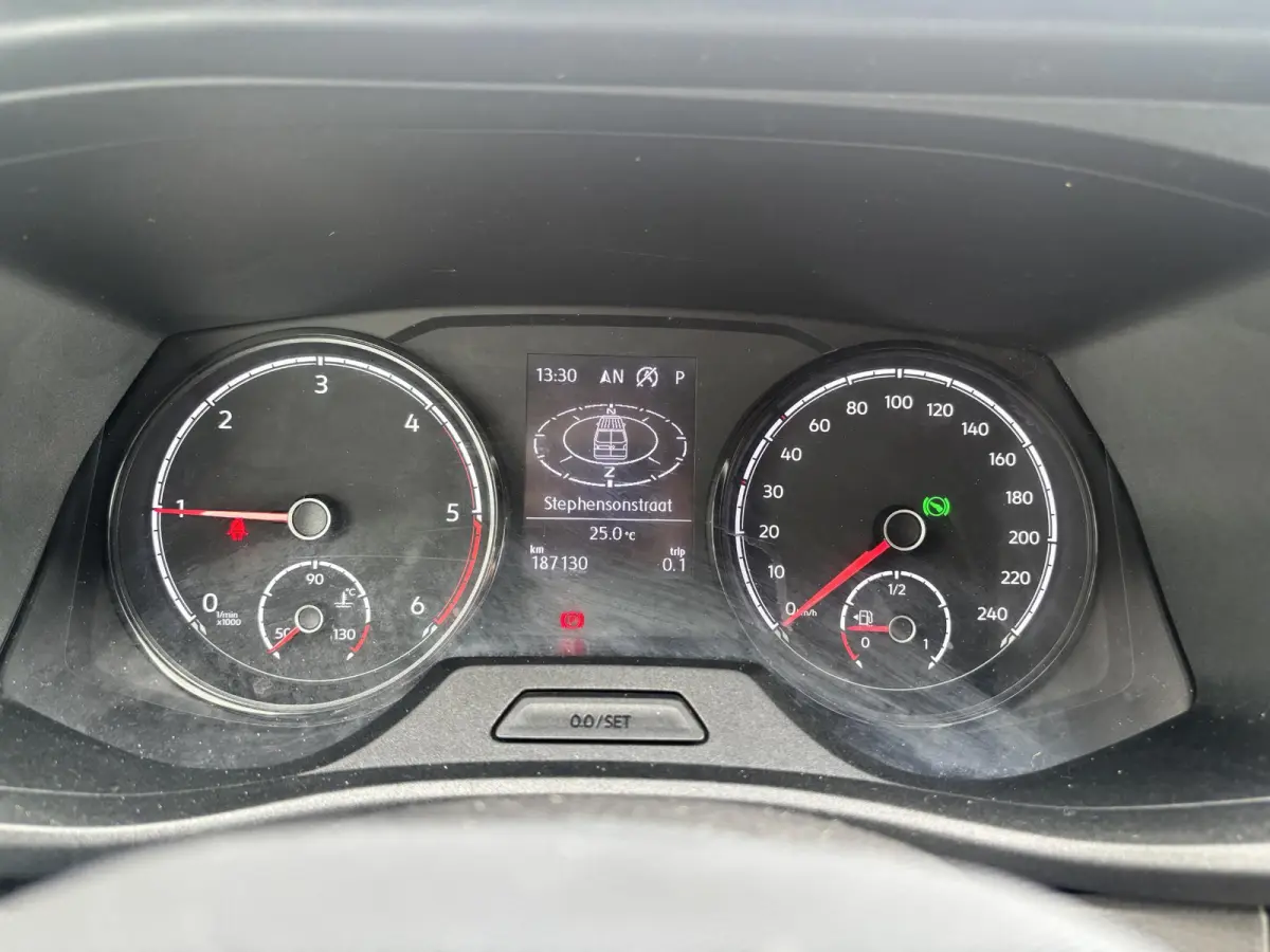2.0 TDI L2H1*AUTOM*NAVI*CRUISE*HAAK*A/C*CAM*TEL(