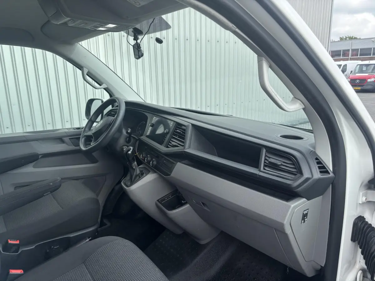 2.0 TDI L2H1*AUTOM*NAVI*CRUISE*HAAK*A/C*CAM*TEL(