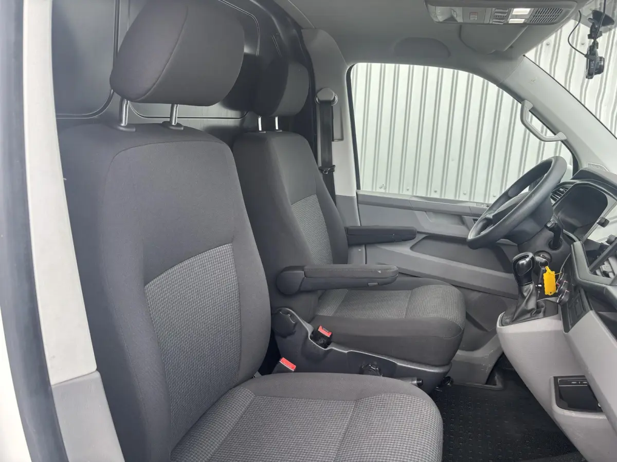 2.0 TDI L2H1*AUTOM*NAVI*CRUISE*HAAK*A/C*CAM*TEL(