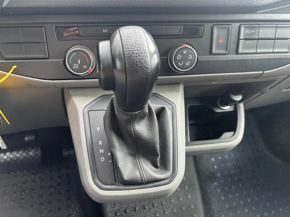 2.0 TDI L2H1*AUTOM*NAVI*CRUISE*HAAK*A/C*CAM*TEL(