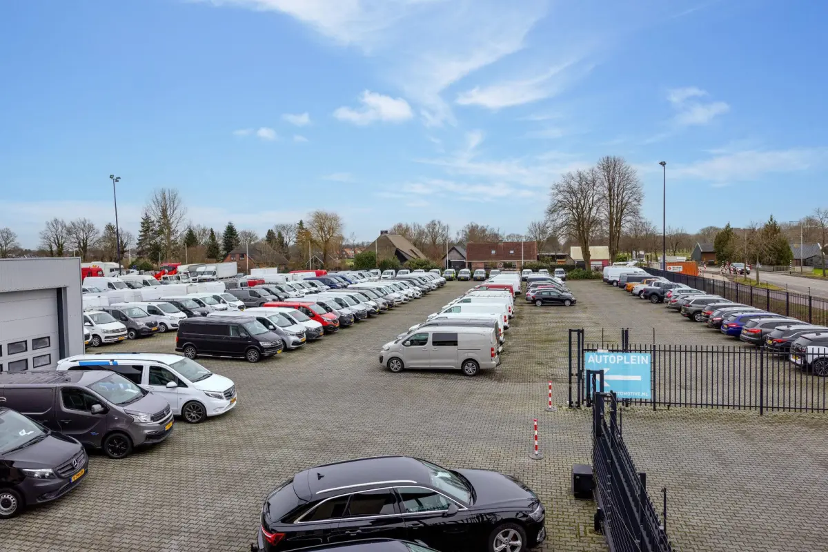 2.0 TDI L2H1*AUTOM*NAVI*CRUISE*HAAK*A/C*CAM*TEL(