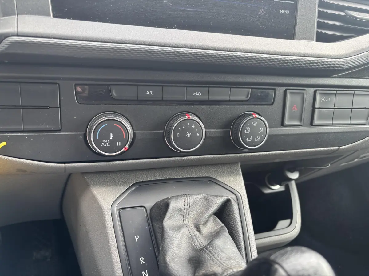 2.0 TDI L2H1*AUTOM*NAVI*CRUISE*HAAK*A/C*CAM*TEL(