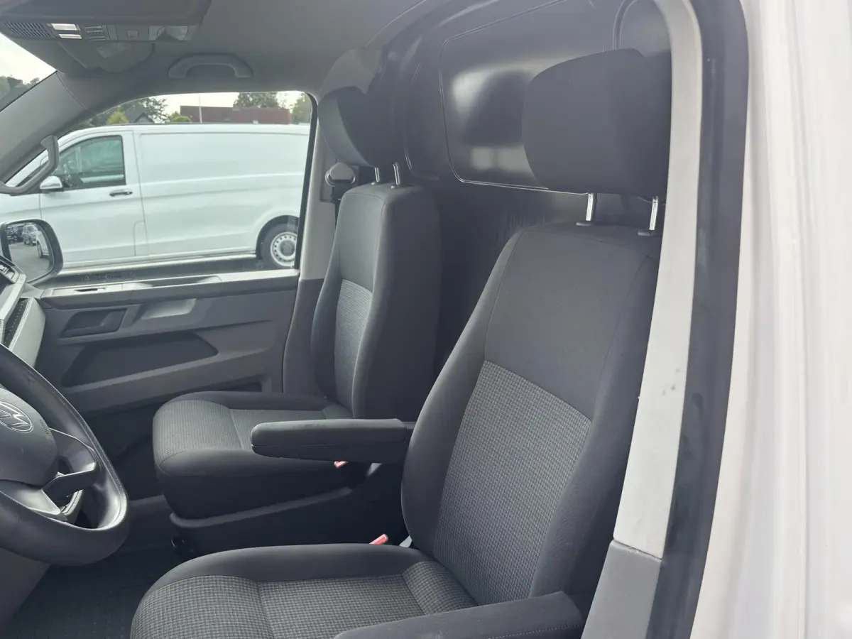 2.0 TDI L2H1*AUTOM*NAVI*CRUISE*HAAK*A/C*CAM*TEL(
