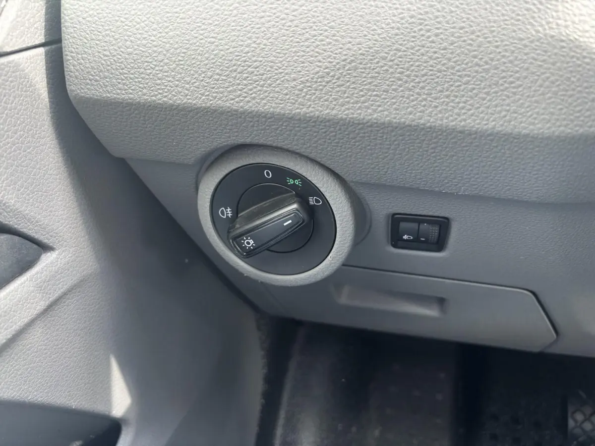 2.0 TDI L2H1*AUTOM*NAVI*CRUISE*HAAK*A/C*CAM*TEL(