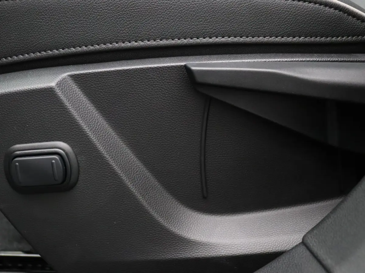 EV87 long range techno Apple Carplay/Android Auto | Climate