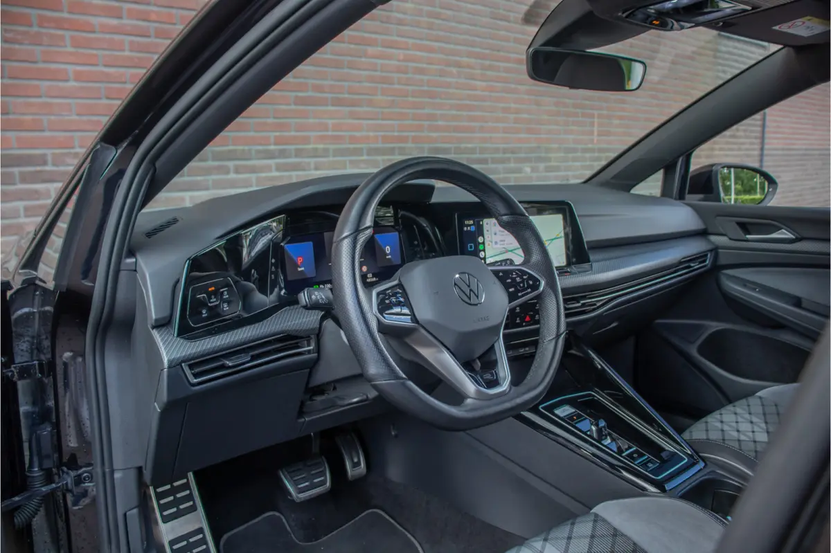 1.5 eTSI R-Line, Stoel & Stuurverwarming, Navigatie, Alcantara, Adaptive Cruise, Carplay, PDC.