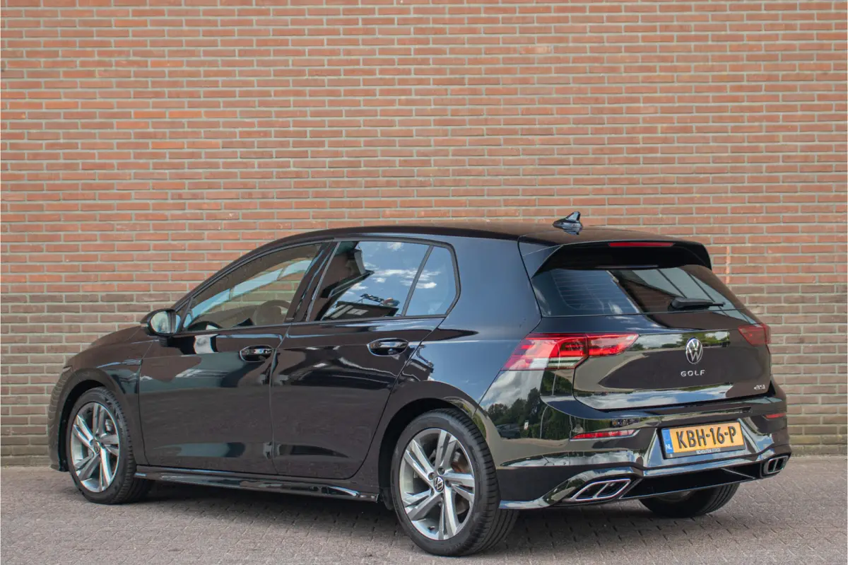 1.5 eTSI R-Line, Stoel & Stuurverwarming, Navigatie, Alcantara, Adaptive Cruise, Carplay, PDC.