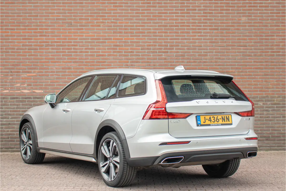 B5 AWD Pro, Origineel NL, Nappaleder, Stoelkoeling, Trekhaak, Panoramadak, Massage, 360 Camera, Harman Kardon.