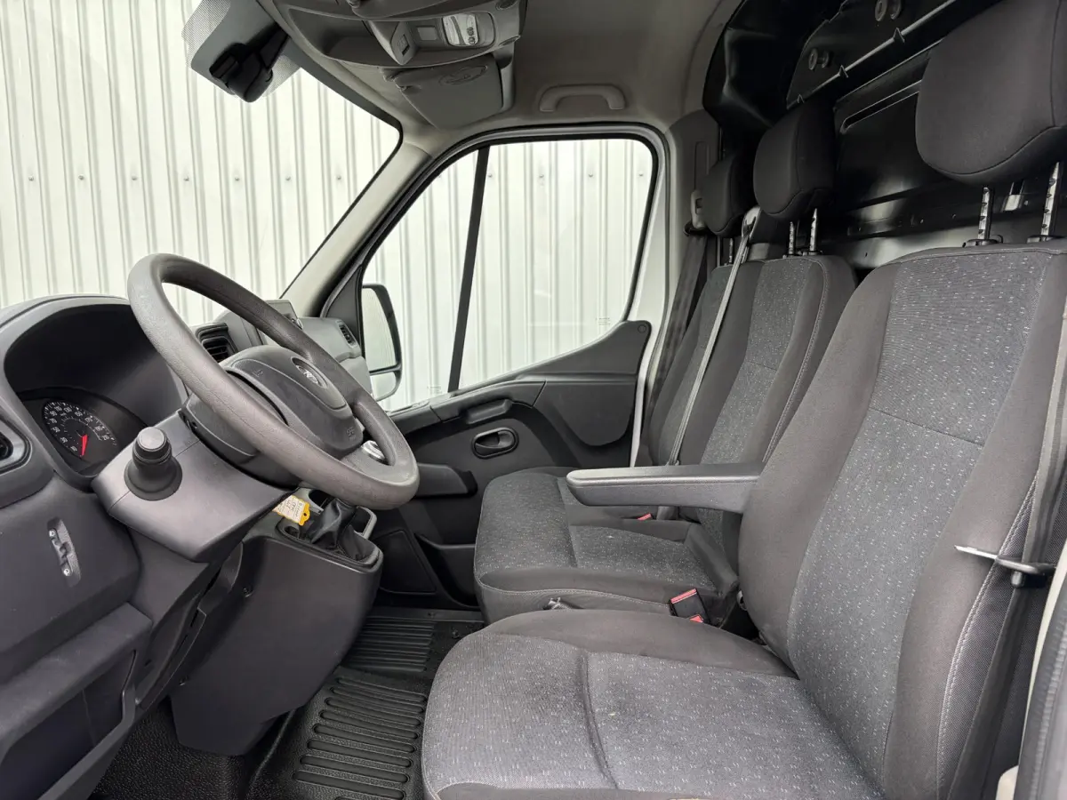 2.3 Turbo L2H1*A/C*CAM*PDC*3-PERS*